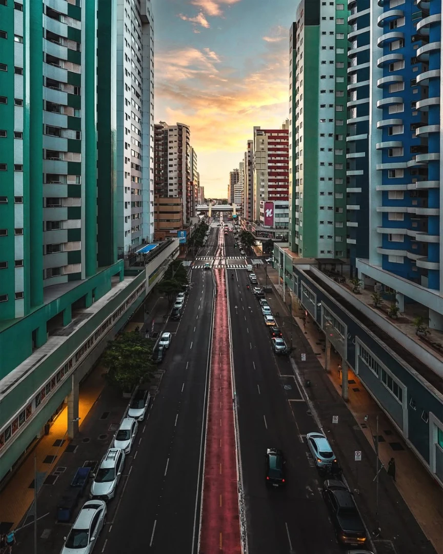 Na Avenida Horácio Raccanello, cada detalhe conta uma história de ritmo, luz e vida urbana. 23/11/2025
