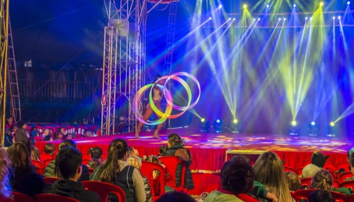 Espetáculo da cantora Simony chega à cidade no dia 19 de setembro para seis apresentações; confira a programação