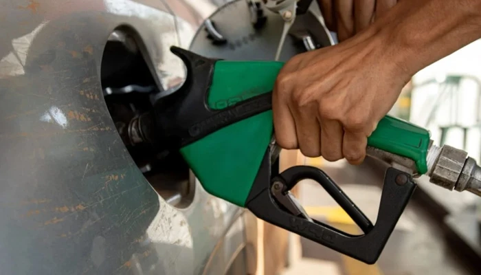 Petrobras anuncia redução no preço da gasolina a partir desta terça (21)