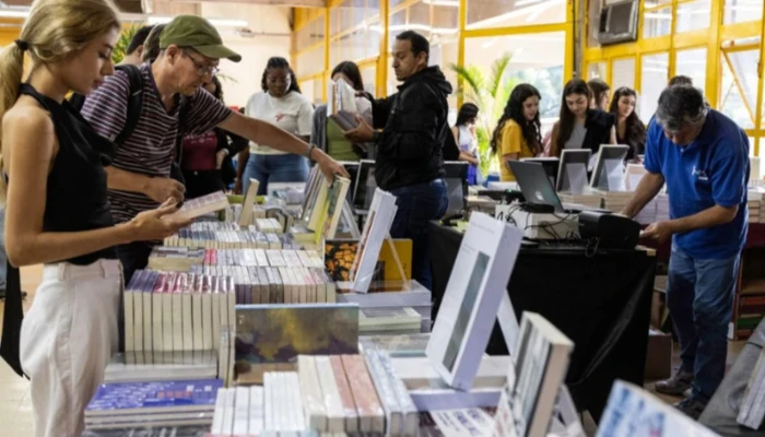 17ª Semana do Livro da Eduem, com descontos especiais, acontece entre 26 e 29 de agosto