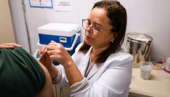 Vacina contra gripe fica disponível para toda população de Maringá neste mês