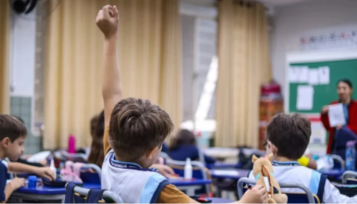 Consulta sobre escolas cívico-militares em Maringá avança e unidades vão para votação presencial