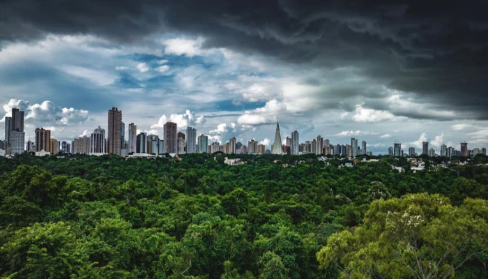 Sol pela manhã e tempestade à tarde: veja a previsão do tempo para Maringá no início desta semana