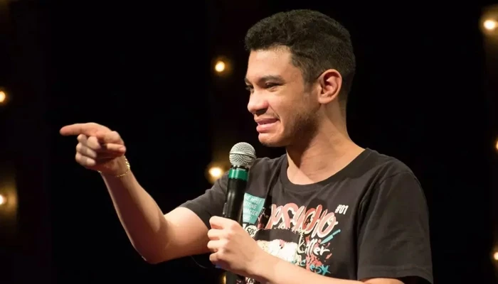 O humorista paulista Igor Guimarães é integrante do programa The Noite, no SBT, e atua como jurado no Programa do Ratinho.