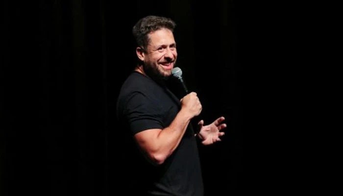 O comediante se apresentará na cidade em outubro, no Teatro Marista.