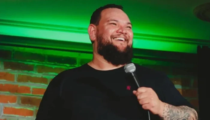 Humorista retorna a cidade com seu novo show.