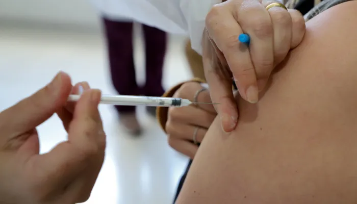 Todos os municípios do Paraná estão aplicando a vacina da gripe em maiores de seis meses de idade